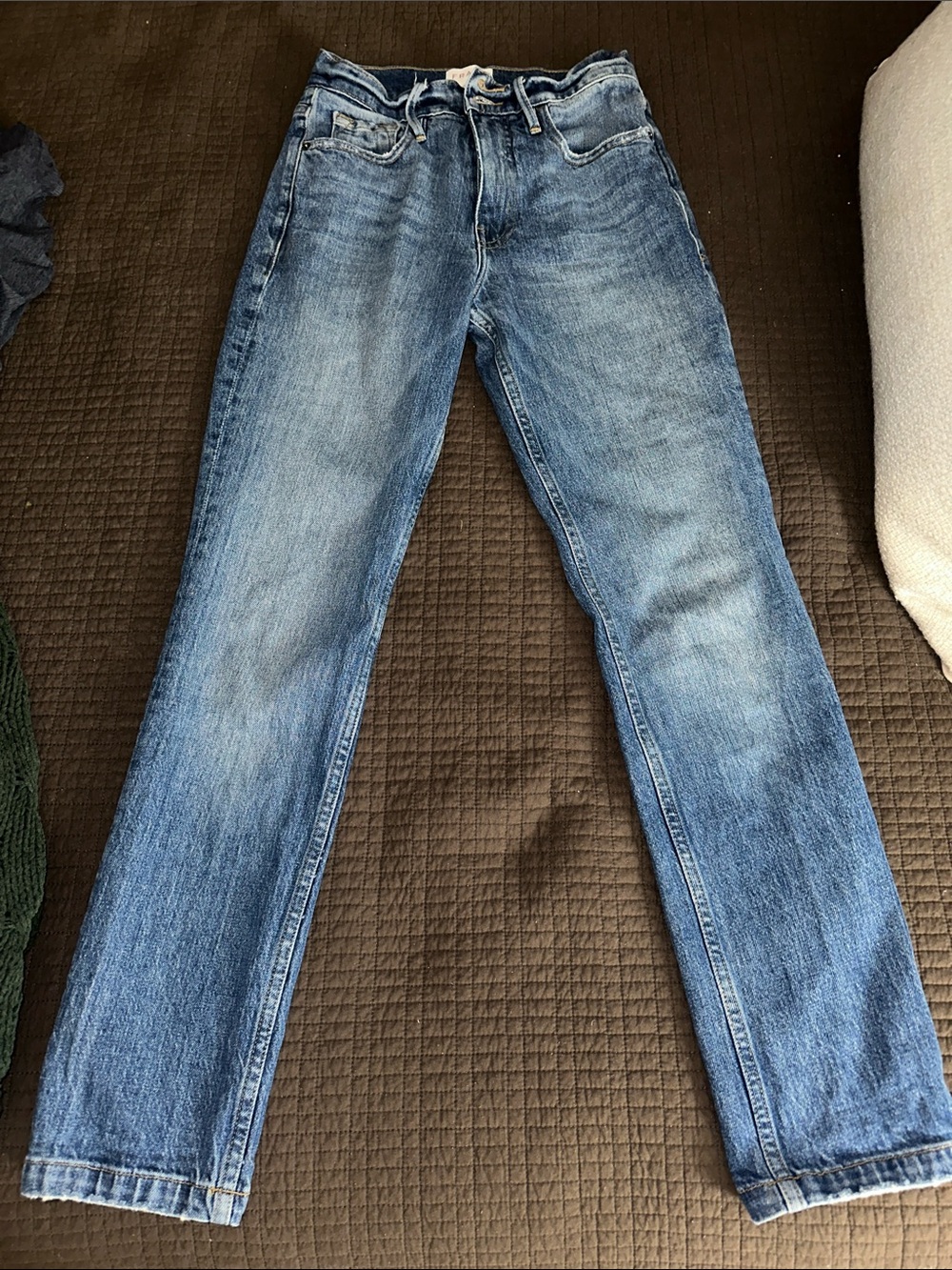 Frame Denim slender Straight jeans. size 25